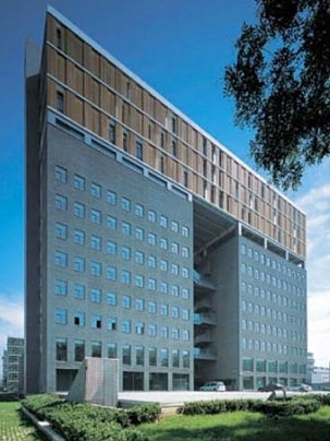 The exhibit also shows the Hebei Education Publishing House, Hebei, China (2004).