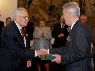 MIT Professor Emeritus János Miklós Beér is awarded the Hungarian President's Award by the President of the Hungarian Academy of Sciences, Dr. Szilveszter Vizi (right), at a ceremony at the academy in Budapest, Hungary.