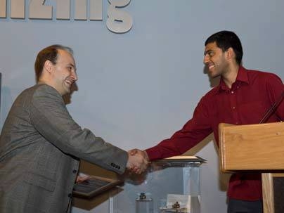 EECS faculty member Vladimir Bulovic receives the HKN Best Instructor of the Year Award given by EECS graduate student Vinith Misra.