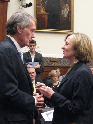 MIT President Susan Hockfield confers with Massachusetts Congressman Edward Markey, chair of the House Select Committee on Energy Independence and Global Warming, prior to the hearing.