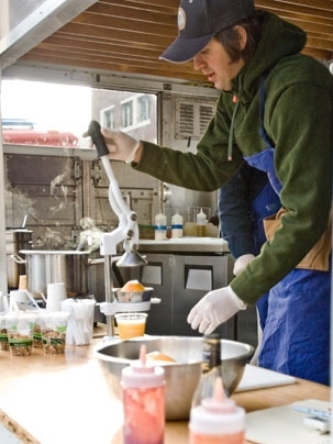 Ayr Muir '00, SM '01 at his food truck, the Clover Food Lab, which is the newest addition to MIT's food truck population on Carleton Street. The Clover Food Lab is an all-vegetarian, eco-friendly mobile eatery.