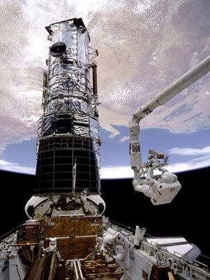 Hubble hot sale repair mission