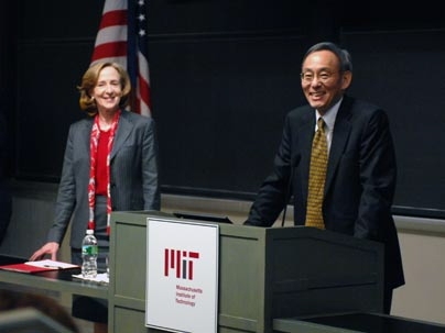 President Susan Hockfield moderated as Steven Chu, secretary of the Department of Energy, took questions from the audience.