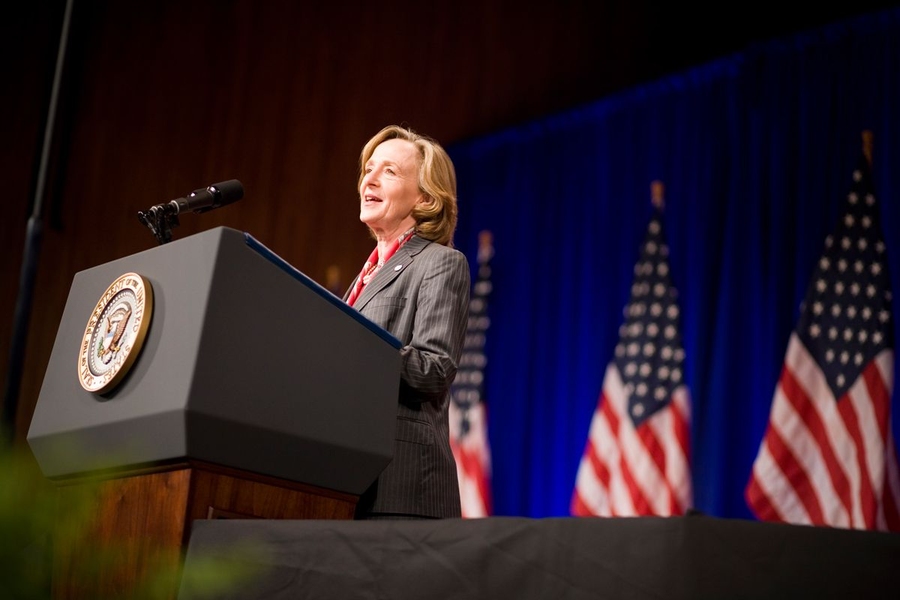 Moments before President Barack Obama takes the stage in Kresge Auditorium, MIT President Susan Hockfield discusses the energy research taking place on MIT's campus.