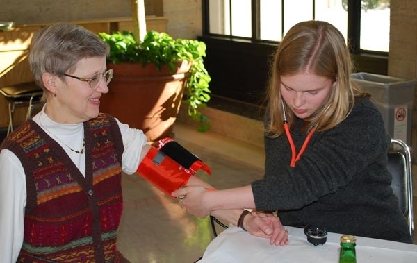 Emily Bassett of Student Financial Services gets her blood pressure taken by EMT Claire Nieman at the getfit@mit kickoff event.