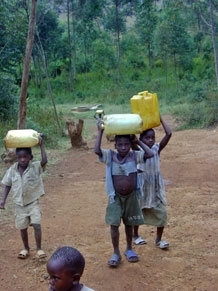 Children carrying jerrycans full of water