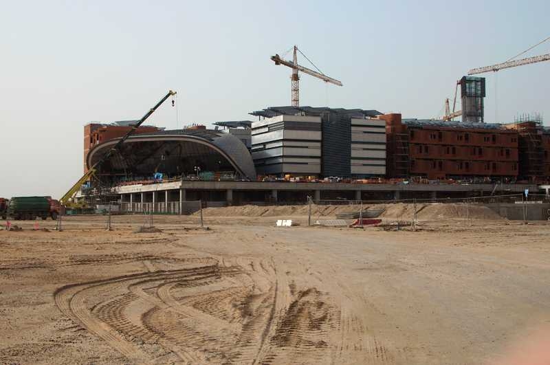 The Masdar Institute of Science and Technology hosted the Terrascope group’s visit. Masdar is the Middle East’s first graduate research institution dedicated to alternative energy, environmental technologies and sustainability. This view shows a library, laboratory cluster, living quarters and utility/transportation space.
