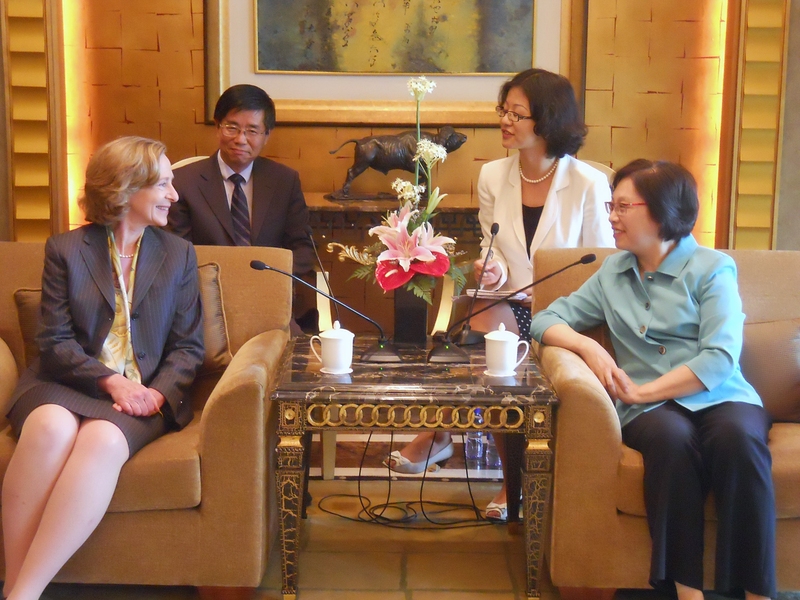 In foreground, President Susan Hockfield meets with Madame Yin Yicui, deputy secretary of CPC Shanghai Municipal Committee, on Wednesday, June 23, in Shanghai. Madame Yin expressed strong support of MIT's collaboration with Shanghai Jiao Tong University.