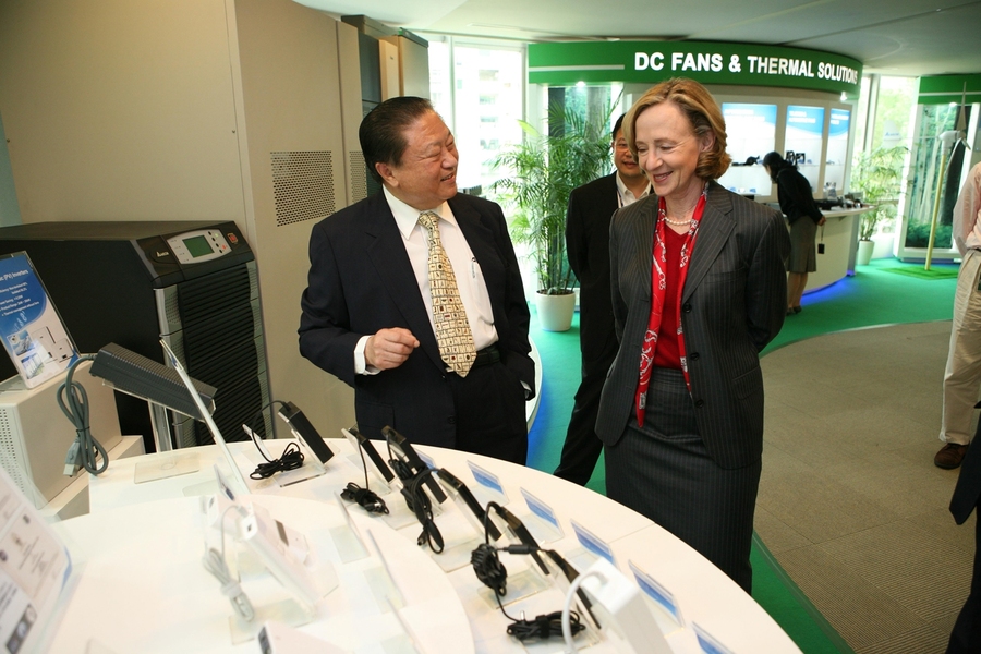 President Susan Hockfield visits Delta Electronics Inc. on Monday, June 28, in Taipei, and discusses the company's AC/DC adapter products with Bruce C.H. Cheng, chairman of Delta Electronics Inc.