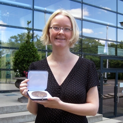 Sarah Weigelt, a Simon's Initiative for Autism and the Brain at MIT postdoctoral fellow, poses with her Otto Hahn medal.