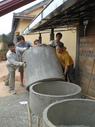 In addition to designing alternatives for a new low-energy school campus for 800 students, the MIT students conducted a service project by building a kitchen for a small local school. Here, MIT graduate students in architecture (left to right) Joseph Nunez, Adam Galletly, Zachary Lamb, Yan-Ping Wang, and Lee Dykxhoorn move a concrete cistern into place.