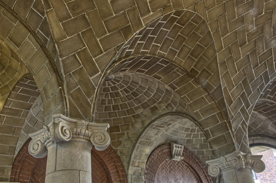 An MIT dormitory, being renovated and due to re-open in 2011, includes a Guastavino ceiling.