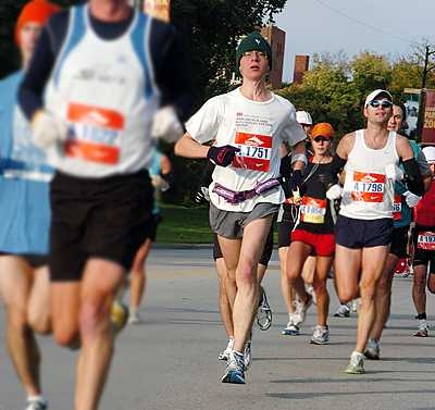 Benjamin Rapoport, an MD/PhD student in the Harvard-MIT Division of Health Sciences and Technology, runs in the 2009 Chicago marathon.