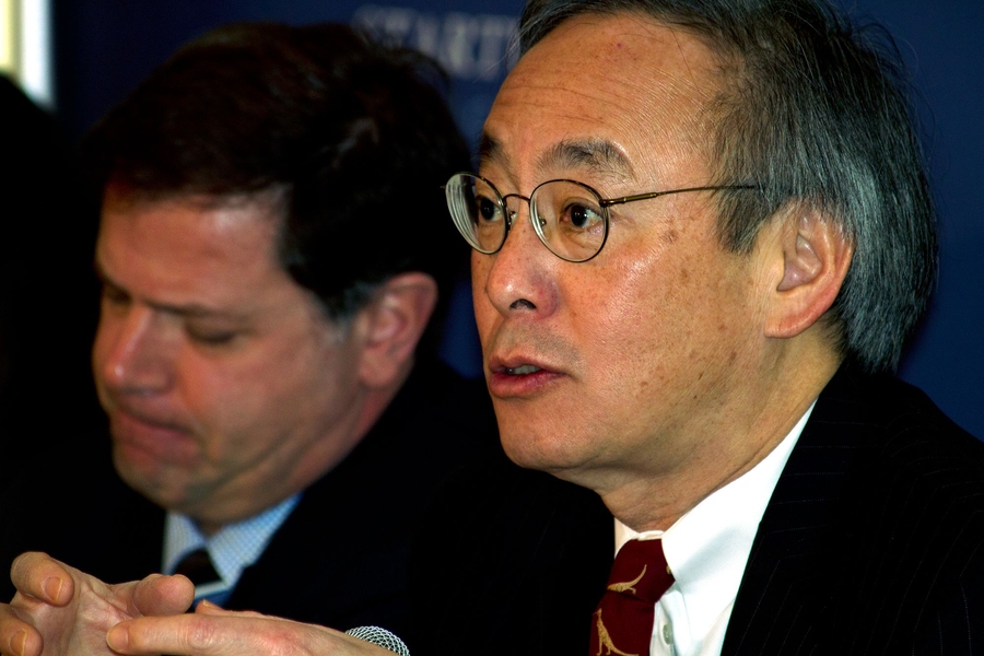U.S. Secretary of Energy Steven Chu discusses the “America’s Next Top Energy Innovator” program during a forum at MIT touting the government's 'Startup America' initiative.