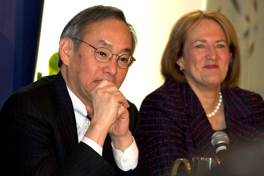 Chu and Karen Mills, the head of the government’s Small Business Administration (SBA), listen during a panel discussion.