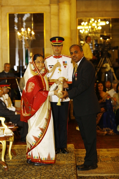 NSF Director Subra Suresh receives the Padma Shri award.