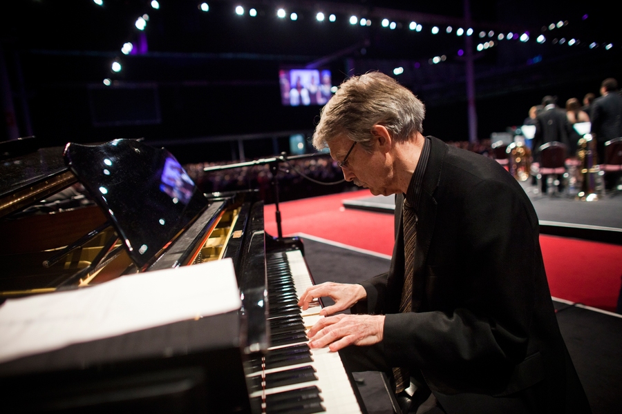 Institute Professor John Harbison leads the attendees in a rendition of 'In Praise of MIT'