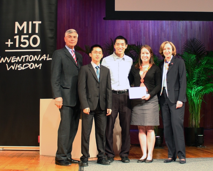 MIT President Susan Hockfield and her husband, Dr. Thomas Byrne, award a Global Challenge Juried Award to Team Solar Autoclave.