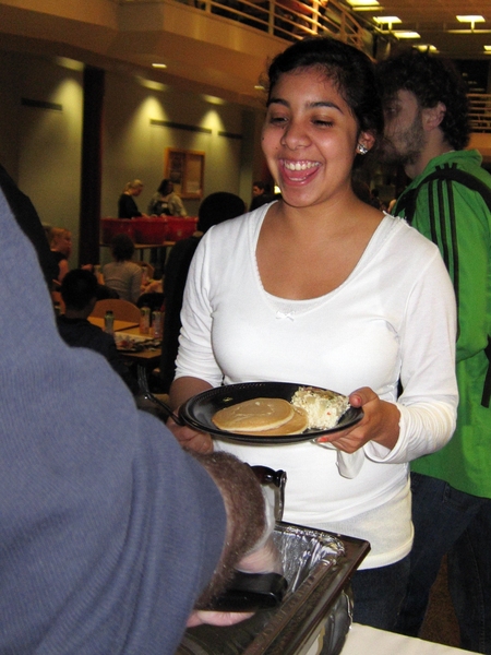 Sophomore Kenya Mejia fills her plate.