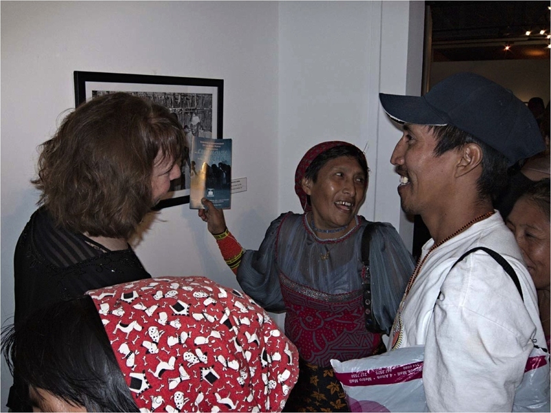 Amused reactions to details in one photograph.