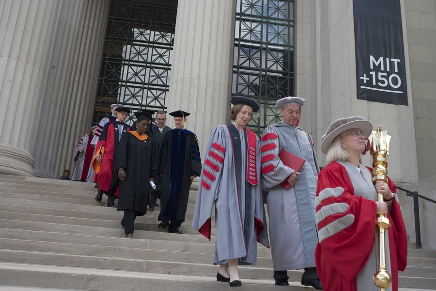 The procession begins with Alumni Association President Anne Street, MIT President Susan Hockfield and Corporation Chair John Reed leading the way.