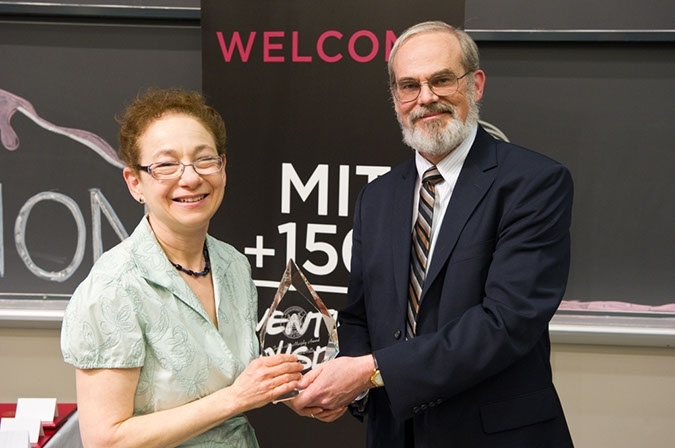 Chancellor Grimson presents the James N. Murphy Award to Nina Davis-Millis (head of the MIT Libraries' department of Systems and Technology Services and Housemaster of Random Hall).