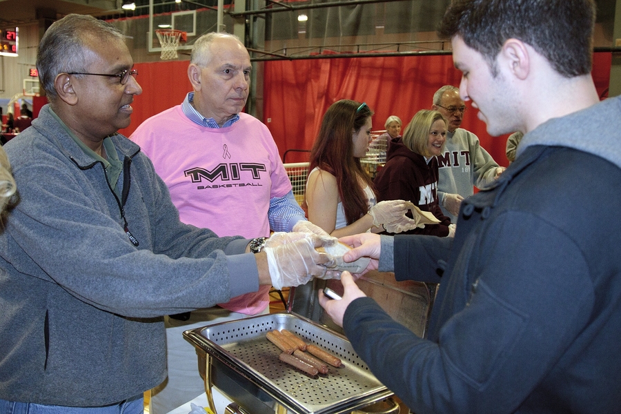 Assistant Director for Finance Hema Fonseka served hot dogs alongside Bob Ferrara, the senior director for strategic planning, communications and alumni relations.