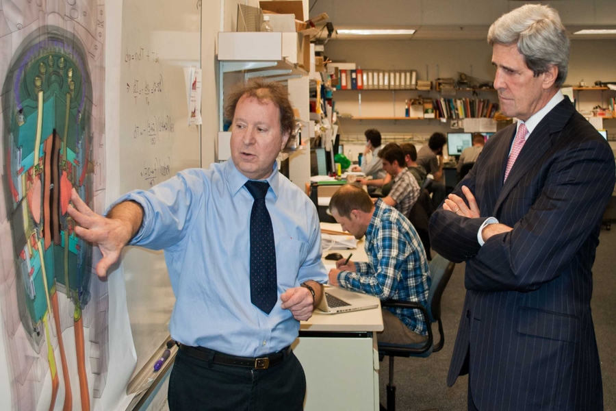 PSFC Associate Director Martin Greenwald explains to U.S. Sen. John Kerry (D-Mass.) how magnets work to contain hot plasma in the Alcator C-Mod tokamak.