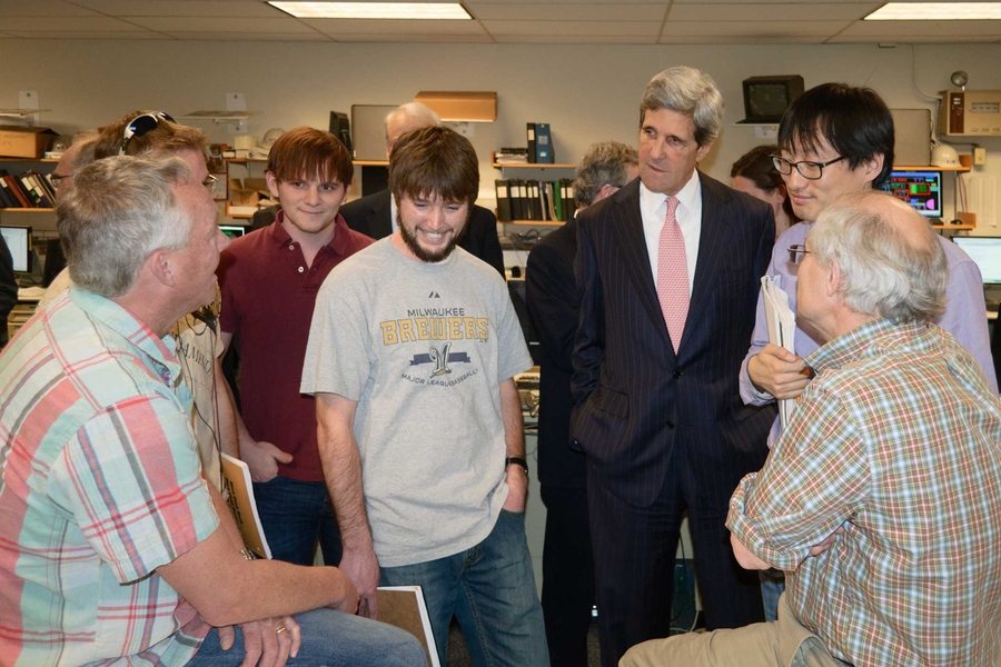 Kerry consults with Professor Dennis Whyte, front left, as well as research scientists and graduate and undergraduate students in the Alcator C-Mod Control Room.