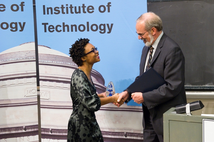 Chancellor Eric Grimson presents the Laya and Jerome B. Wiesner Student Art Awards to senior Farré Nixon.