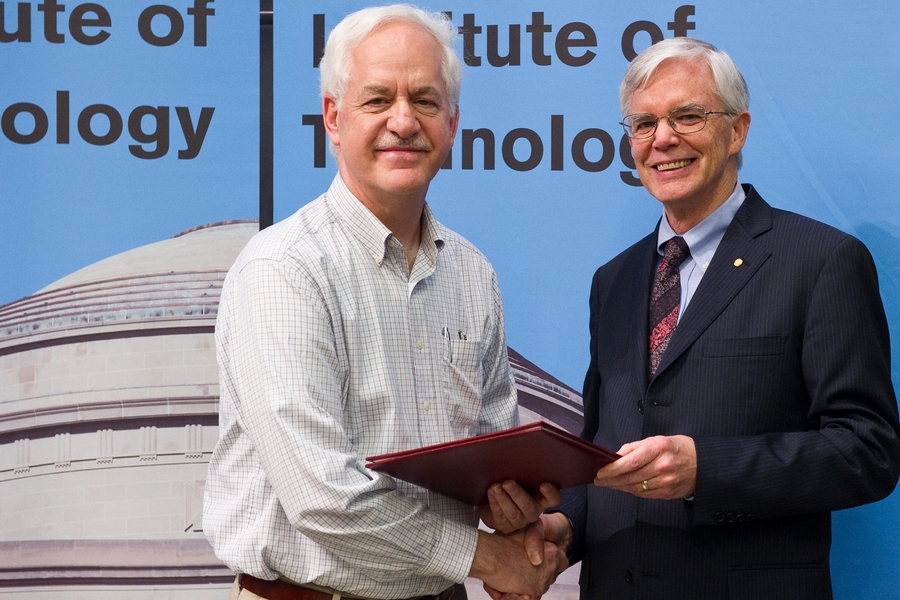 Professor Samuel Allen, chair of the faculty, presents the Bose Award for Excellence in Teaching to William Deen, professor of chemical engineering.