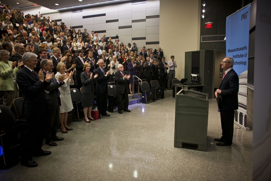Reif addresses the MIT community at a welcome event in Room 10-250.