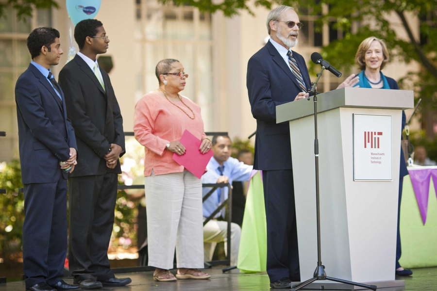 Chancellor Eric Grimson introduces the program for Hockfield Day on Killian Court.