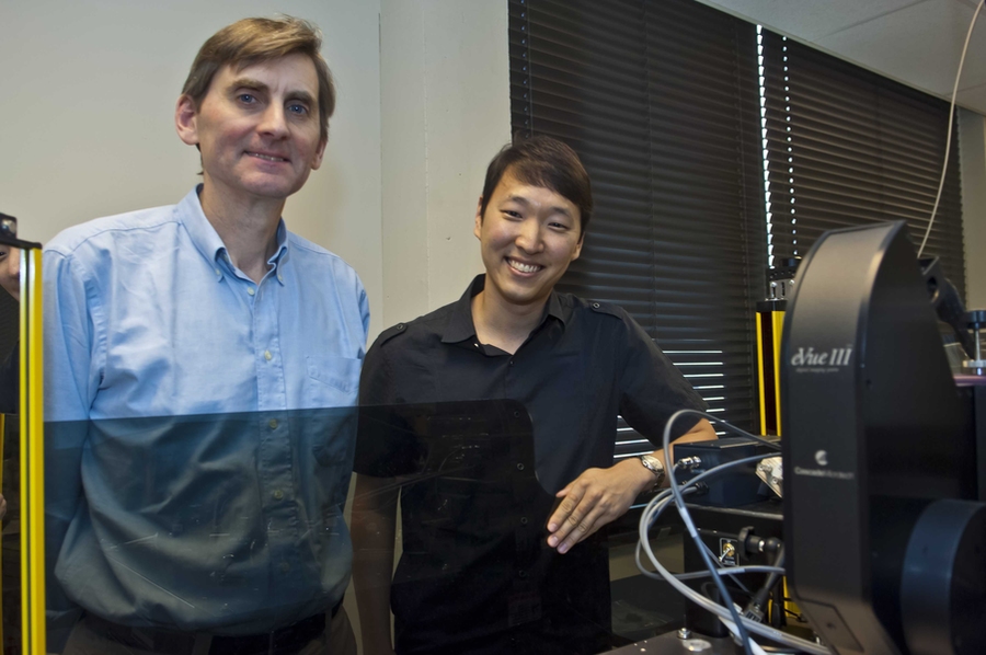 Professor Jesús del Alamo (left) and graduate student Donghyun Jin.