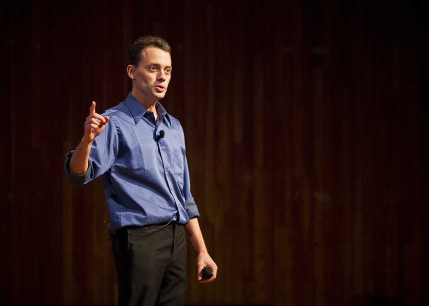 Robert Miller &#39;95, MEng &#39;95, an associate professor in the Department of Electrical Engineering and Computer Science (EECS) and a member of the Computer Science and Artificial Intelligence Laboratory, discussed his research into user interfaces and crowdsourcing.