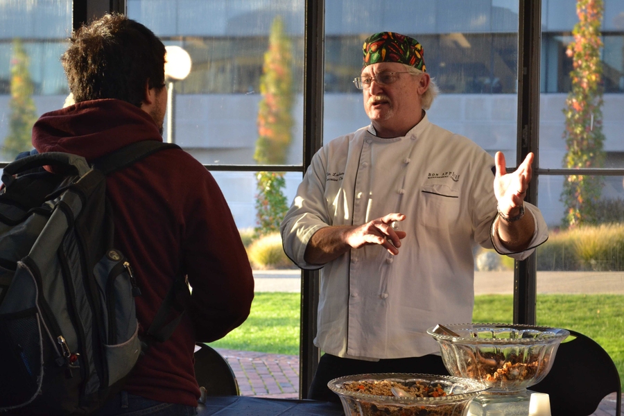 Bon Appétit&#39;s executive chef, Jim Lachance, spoke to students about healthy diets and how they can eat well in their house dining halls.