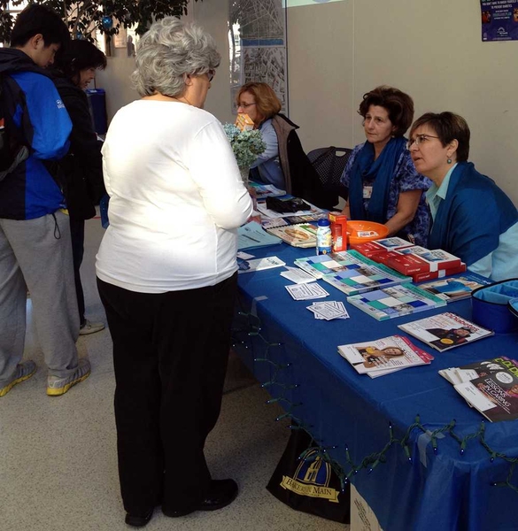 MIT Medical clinicians (from left) Joan Hill, Anna Jasonides and Linda Pasciuto speak with visitors at the World Diabetes Day table.