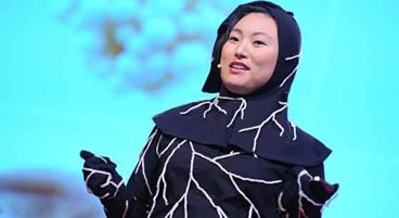 Alumna Jae Rhim Lee presented a special burial suit seeded with pollution-gobbling mushrooms — a provocative effort to foster a cleaner, greener Earth, even after death.