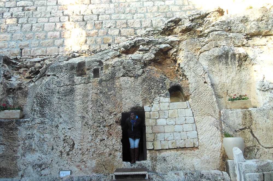 During the trip, Ekuta also visited Jerusalem.