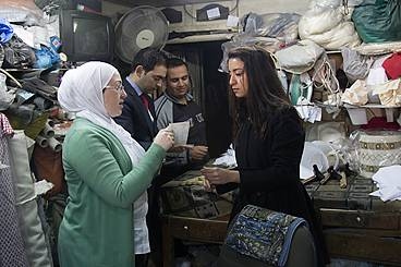 Hoda Eydgahi (right), a PhD candidate in electrical engineering and computer science, meets with a potential customer in Jordan.