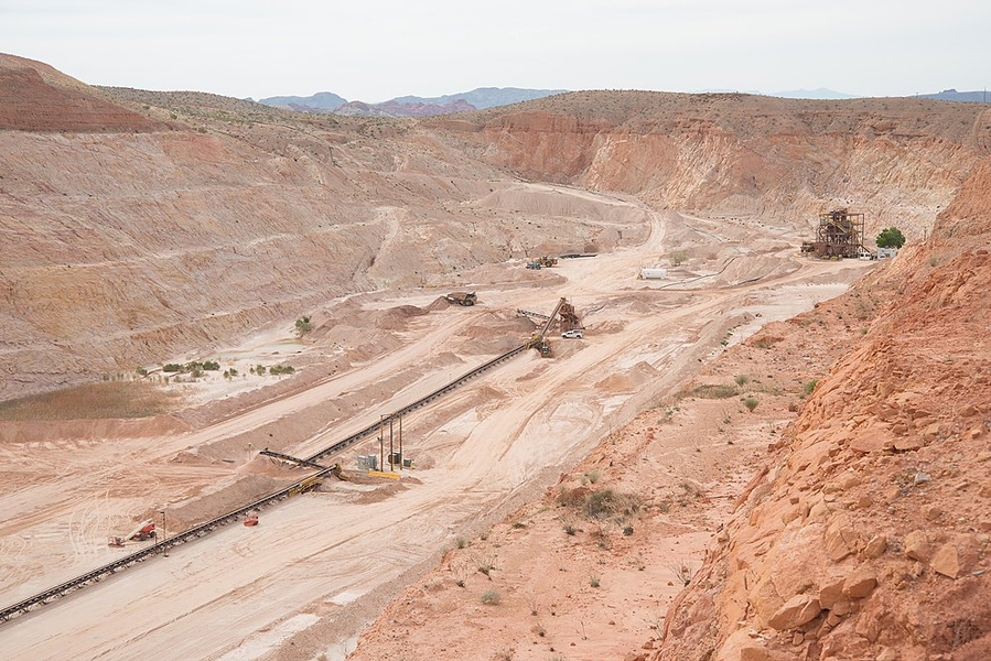 Simplot silica mining operation: an open-pit mine that produces high quality silica sand, mostly used in glass production.