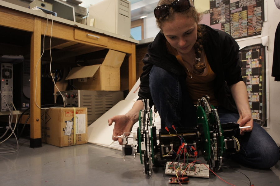 The transformable wheels of the &#39;Expandabot&#39; allow the robot to traverse a wide variety of terrains with optimized treads. 