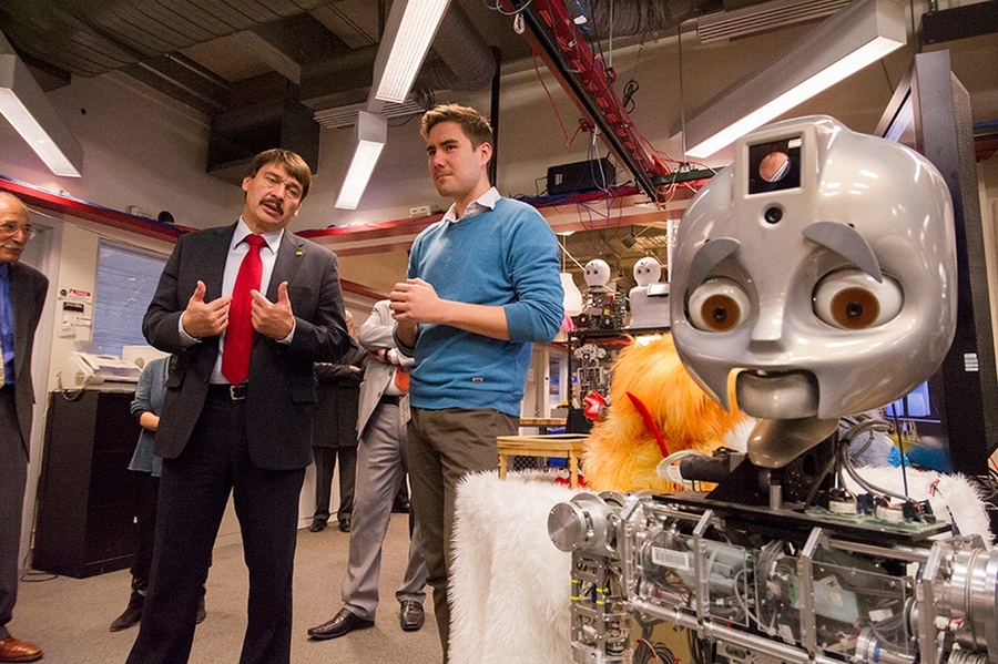 Áder spoke with doctoral candidate Sigurdur Orn at the Personal Robots lab.
