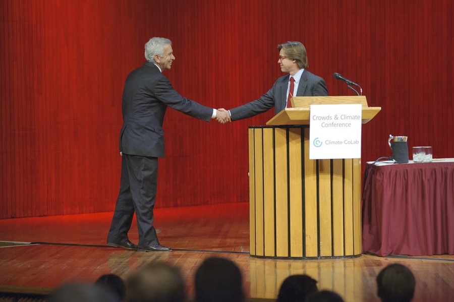Robert Stoner (right), deputy director of the MIT Energy Initiative, welcomed Environmental Defense Fund President Fred Krupp.