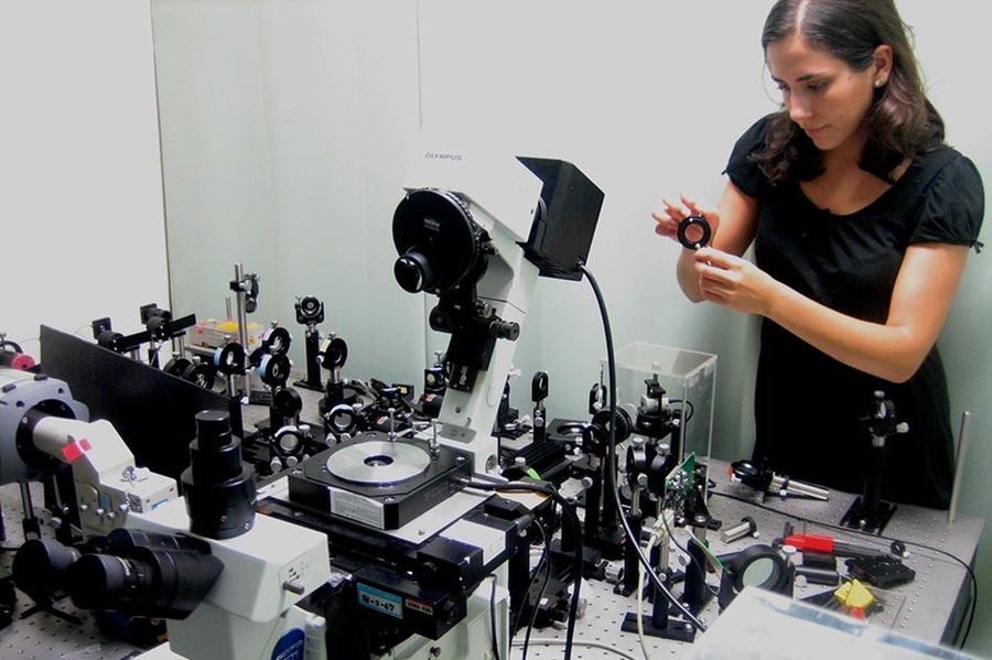 MIT postdoc Markita Landry works at a microscope similar to the one she used to measure carbon nanotube fluorescence in this study.