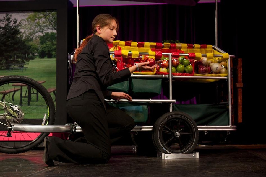 Cheetri Smith demonstrates Verda, a mobile produce stand designed to be towed by a bicycle, during the class 2.009 final presentations.