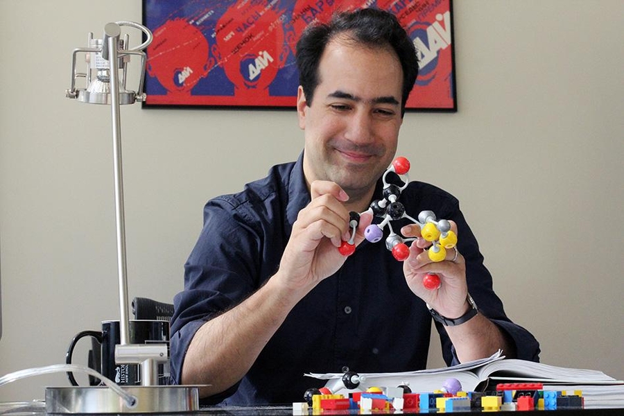 Alan Jasanoff, an MIT associate professor of biological engineering and leader of the research team.