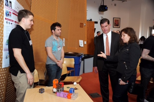 CSAIL Director Daniela Rus (right) discusses her team's "M Blocks" with Boston Mayor Marty Walsh and researchers John Romanishin and Tom Bertossi. 
