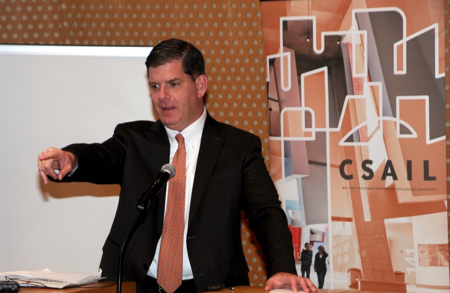 Boston Mayor Marty Walsh grills students on what they learned during the CSAIL Demo Day. 