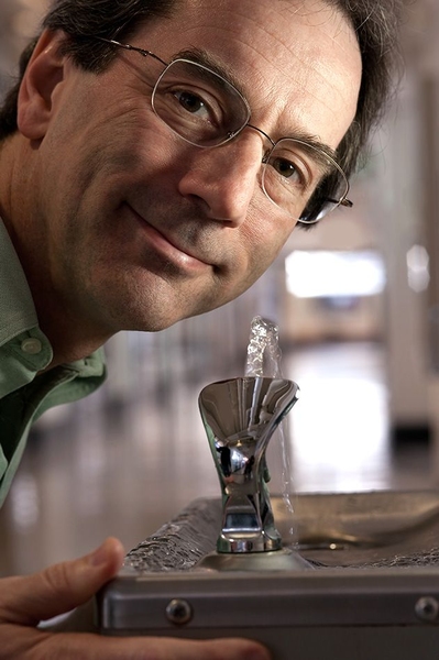 John Lienhard (at left), a professor of mechanical engineering, will lead the new Abdul Latif Jameel World Water and Food Security Lab (J-WAFS) as the Jameel Professor of Water and Food.